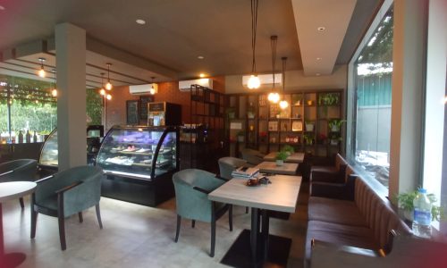 RubyGolf – Luxury Golf View Apartment-restaurant_2